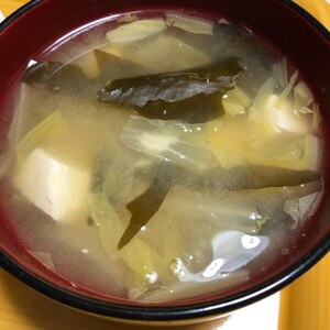 白菜・豆腐・ワカメの味噌汁
